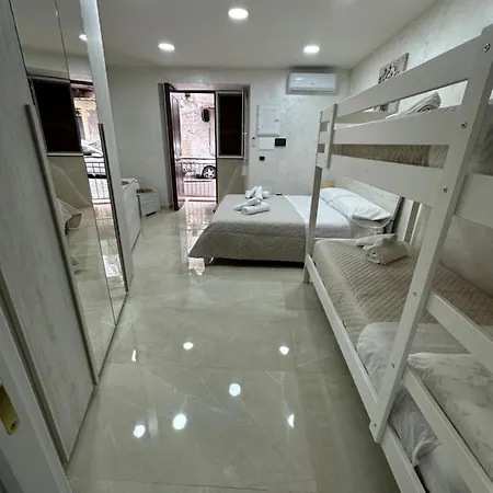 Chloehouse * נאפולי